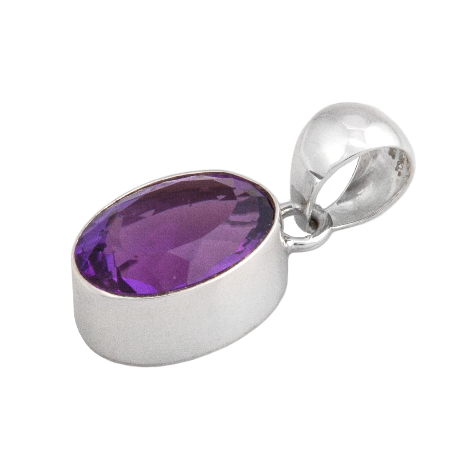 Sterling silver pendant with amethyst gemstone. 2024